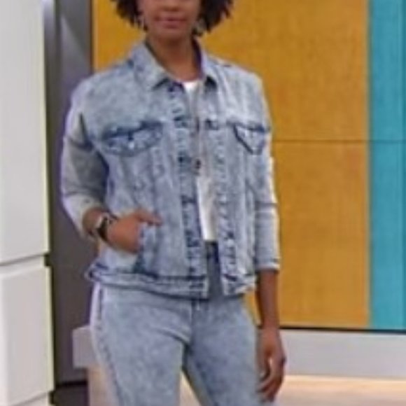 DG2 by Diane Gilman Snow Wash Boxy Jean Jacket - Picture 9 of 10